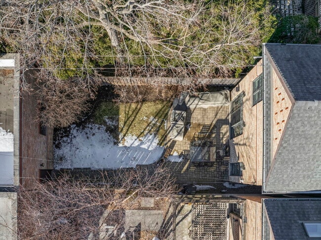 Building Photo - 4322 N Hermitage Ave