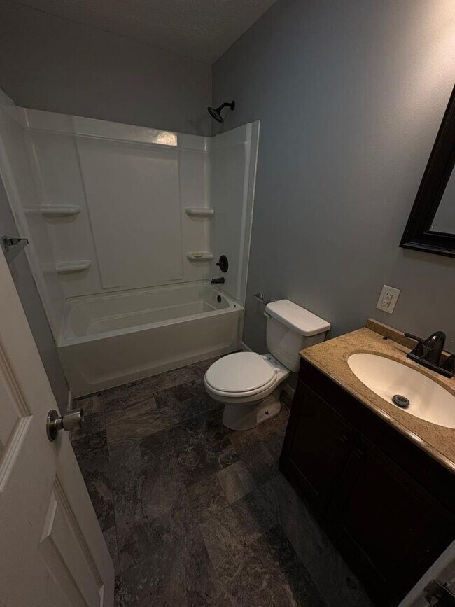 Building Photo - 2-Bedroom, 1-Bathroom Home – $1,055/Month | Accepting Section 8