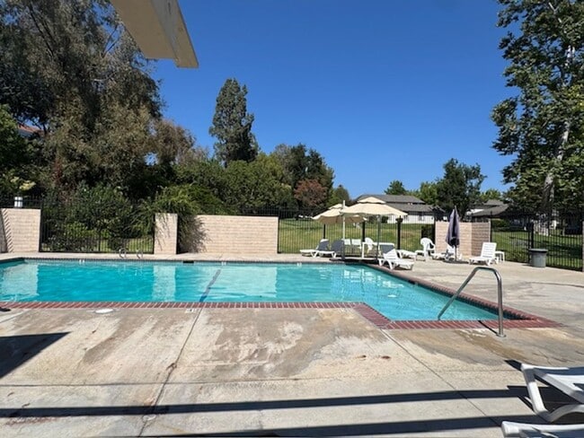 Building Photo - Charming 3 Bedroom in Thousand Oaks