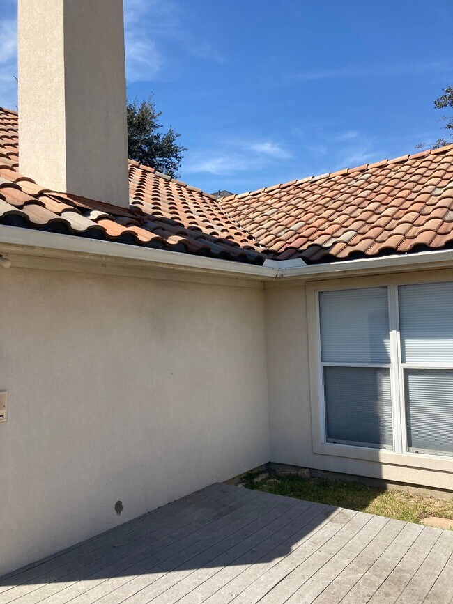 Building Photo - 8520 Western Meadows Dr