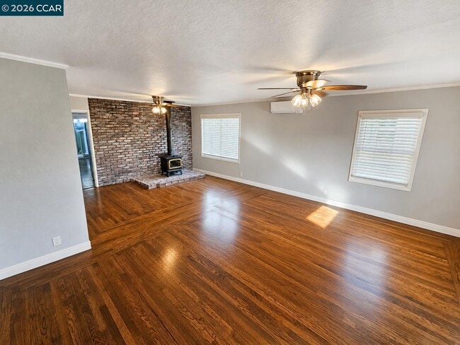 Building Photo - 916 Veale Ave