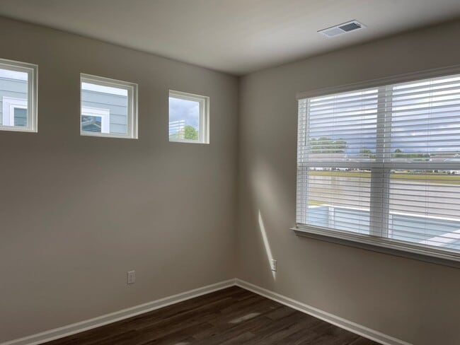 Building Photo - 3600 Whaley Wy