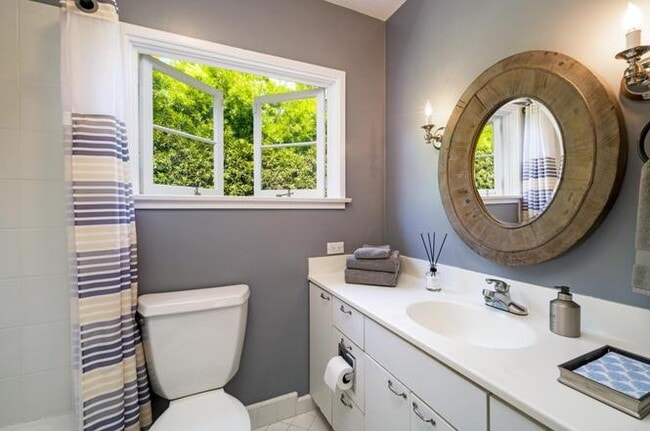 Building Photo - 240 Hot Springs Rd