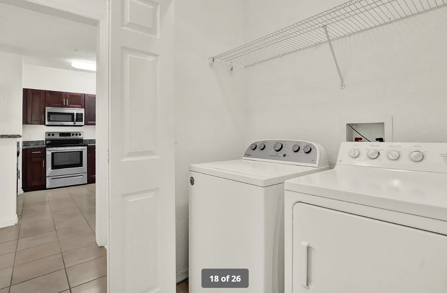 Building Photo - 18001 Richmond Pl Dr