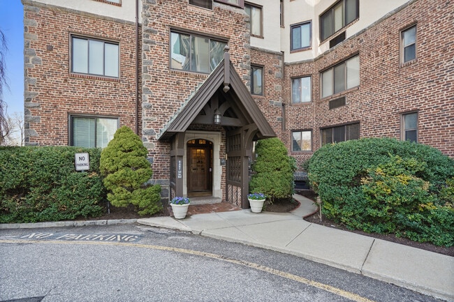 Building Photo - 47 Lafayette Pl