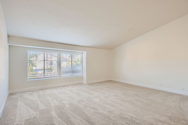 Building Photo - 3 Bedroom 2.5 Bath two story home!!!