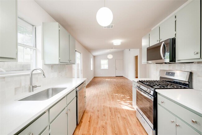 Primary Photo - 8110 Willet Trail