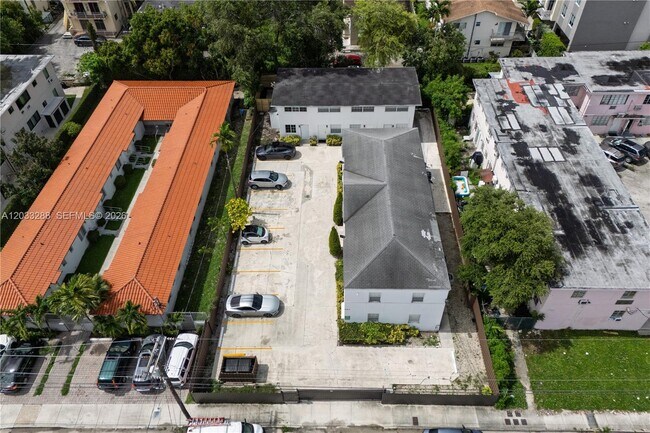 Building Photo - 932 SW 6th St