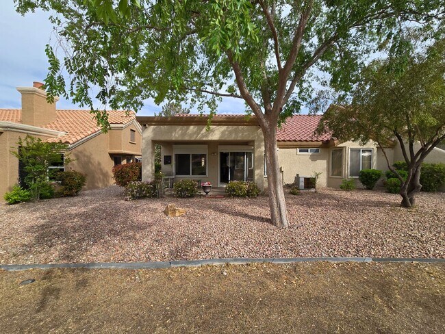 Building Photo - Fully Furnished single story 2 bed 2 bath ...