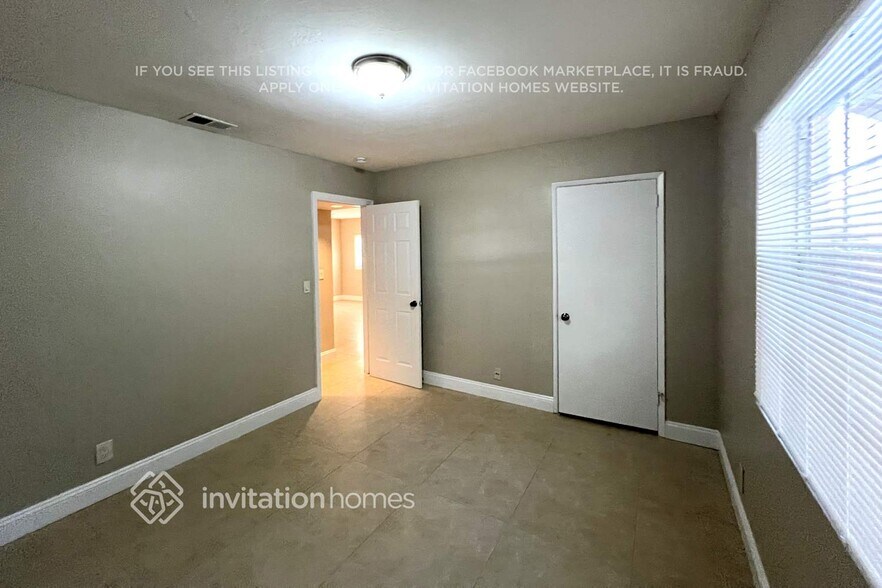 Building Photo - 1616 NE 36th St