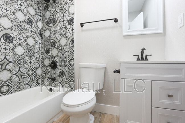 Building Photo - 1817 E Alameda Dr