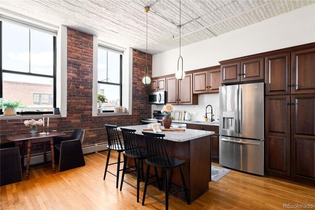 Building Photo - Blake