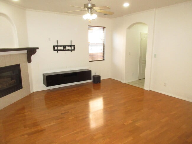 Building Photo - 7320 Desert Eagle Rd NE