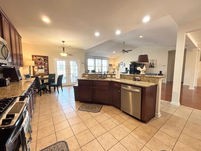 Building Photo - BEAUTIFUL HOME AVAILABLE APRIL 1ST