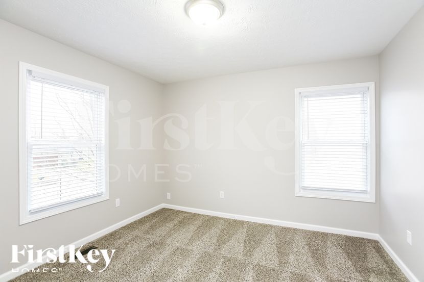 Building Photo - 334 N Odell St