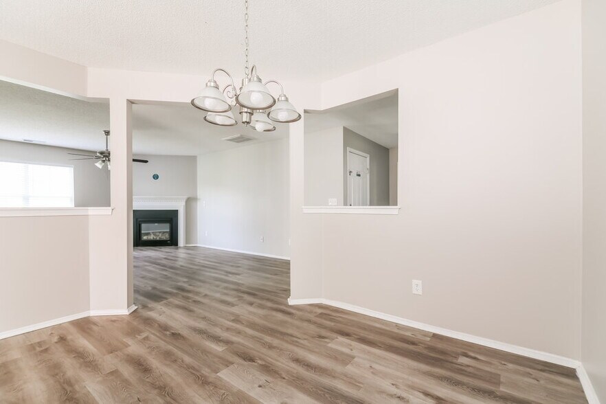 Building Photo - 3168 Varcroft Rd