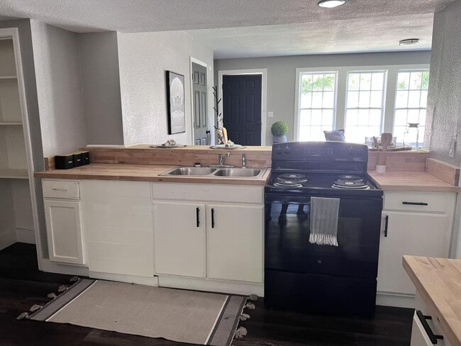 Building Photo - 4804 Ball Camp Pike