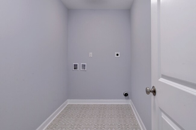 Building Photo - 718C Poquoson Ave
