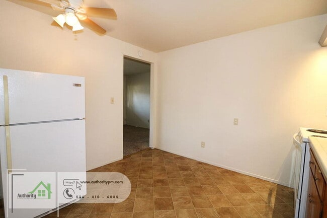 Building Photo - 20877 Cottonwood Dr