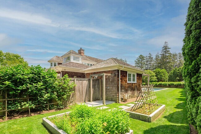 Building Photo - 11 Bellows Ct