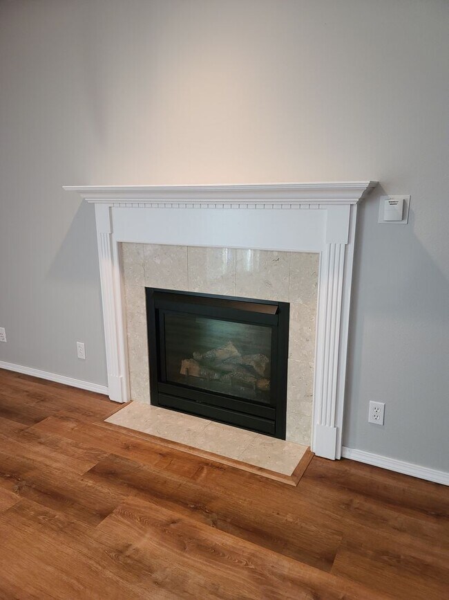 Building Photo - 2056 Doe Dr