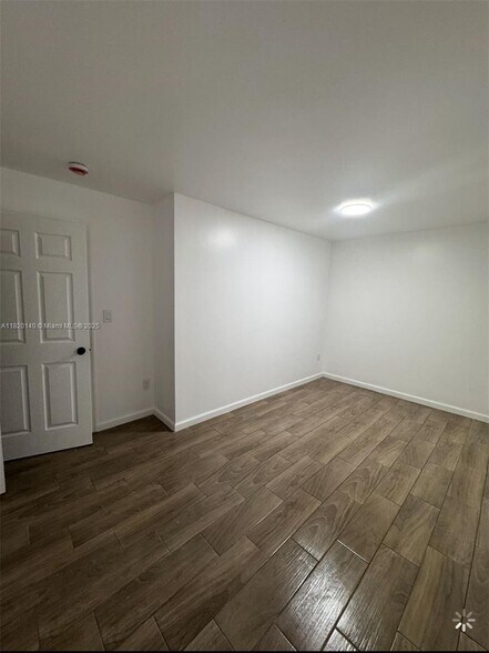 Building Photo - 617 NW 3rd Ave