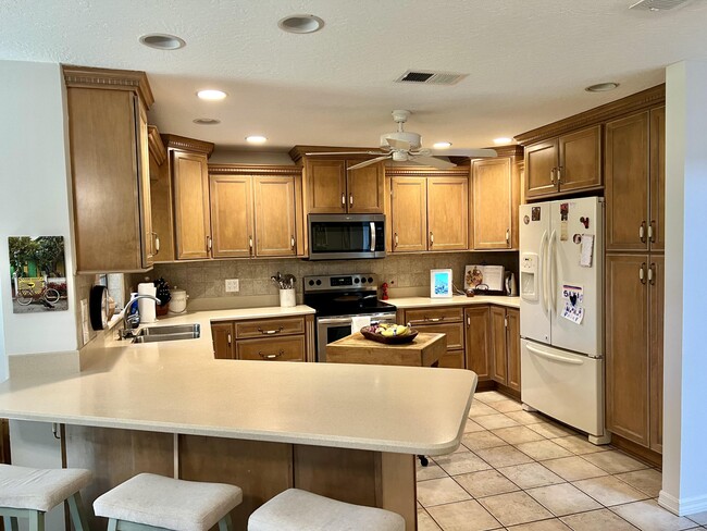 Building Photo - 410 Rio Casa Dr S