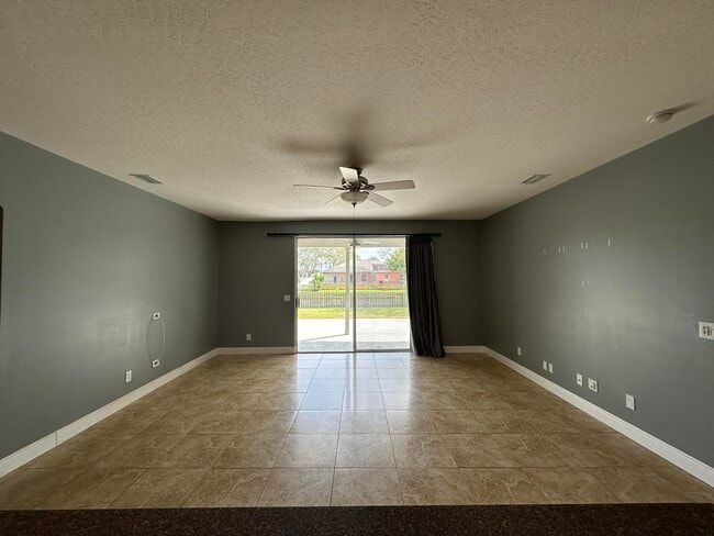 Building Photo - 4010 Caparosa Cir