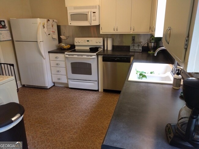 Building Photo - 170 Windsor Ct