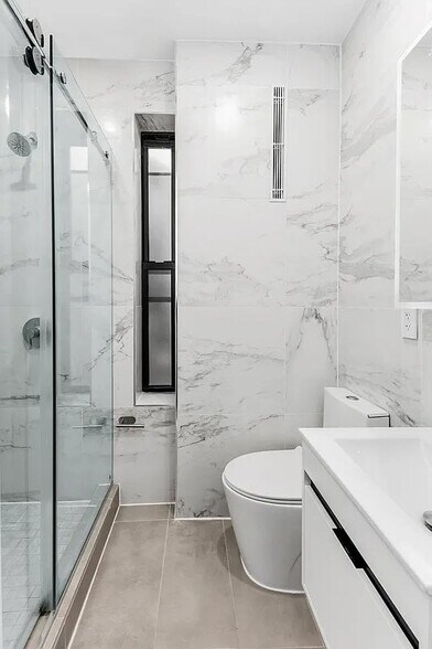 Building Photo - 829 9th Ave