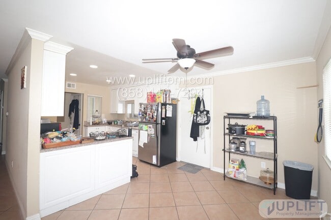 Building Photo - 5 Bedroom 2 Bath Home In Oceanside ** Move In Special $300 Off First Month's Rent**