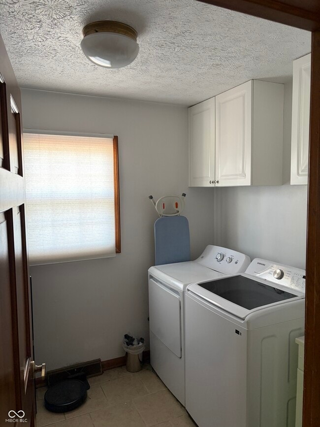 Building Photo - 10211 Hidden Mdw Ln