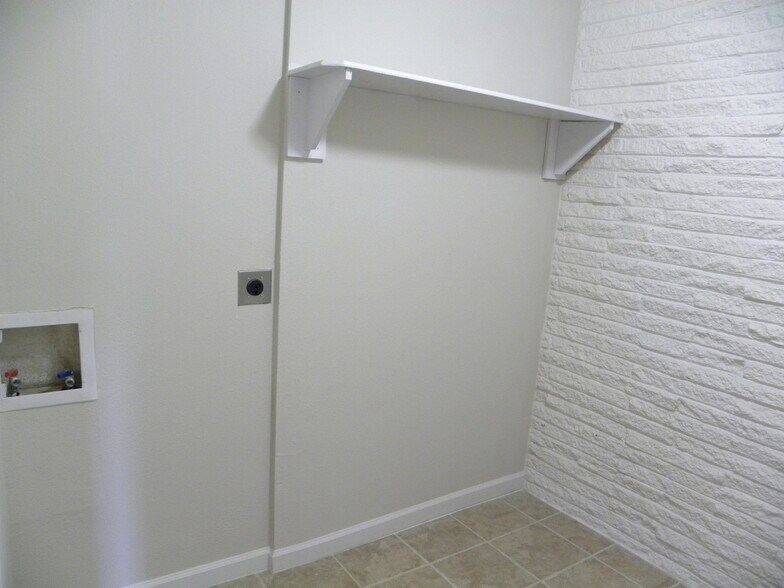 Building Photo - 10308 Libby Ln