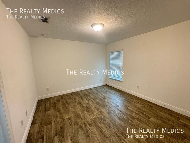 Building Photo - 708 Bon Air St