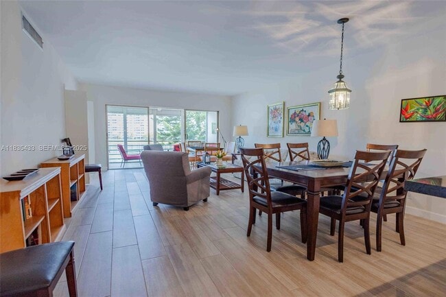 Building Photo - 2751 N Palm Aire Dr