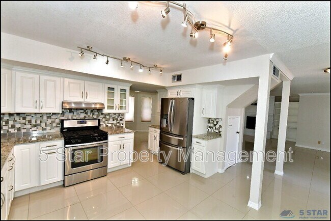 Building Photo - 529 Castlerock Ln