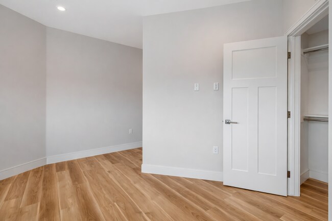 Building Photo - Grant Avenue B