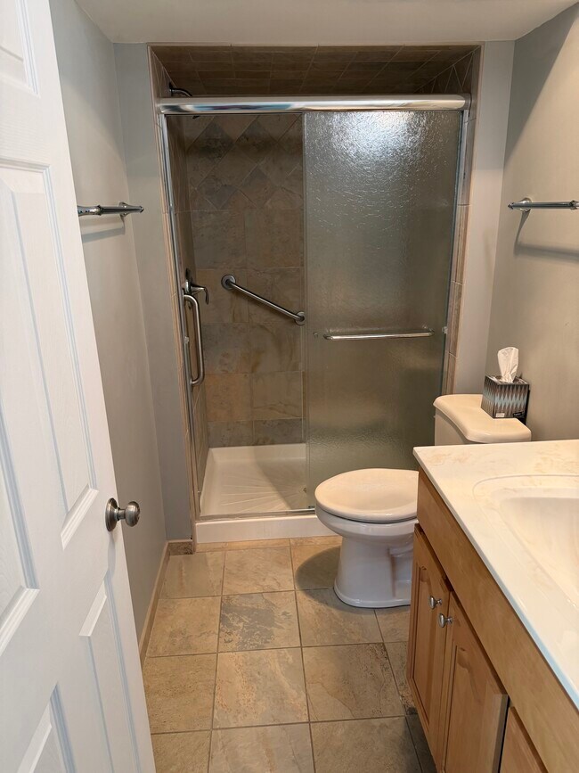 Building Photo - 585 Leahy Cir