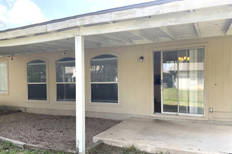 Building Photo - 2634 Hill Street Cove