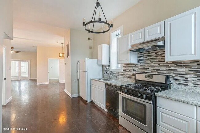 Building Photo - 4823 S Indiana Ave