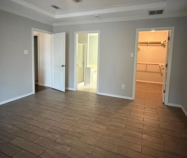 Building Photo - 414 Summit Ridge Dr N