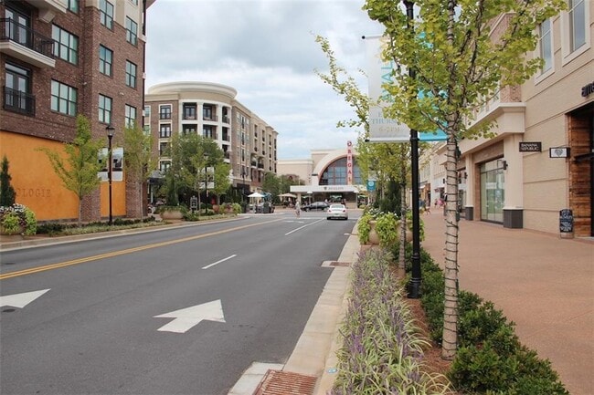 Building Photo - 871 3rd St