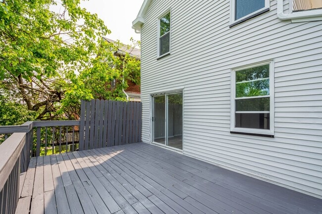 Building Photo - Stunning 2 bedroom home in Carrick availab...