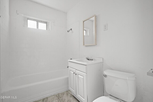 Building Photo - 3418 Frankfort Ave