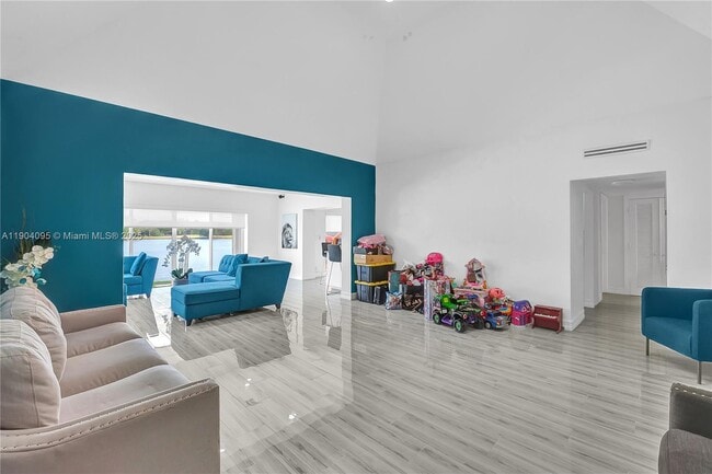 Building Photo - 5602 White Cedar Ln