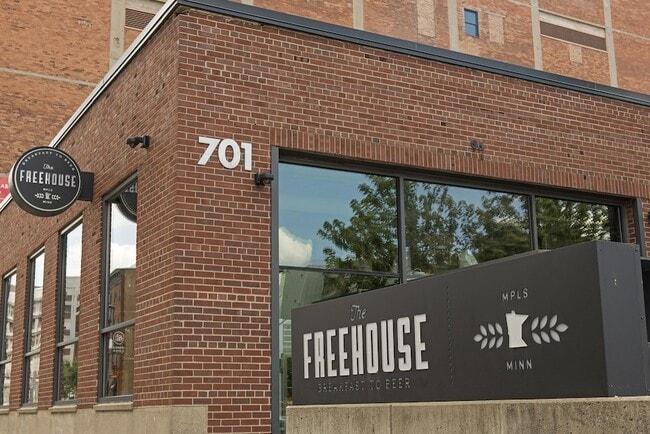 Building Photo - 345 N 6th Ave