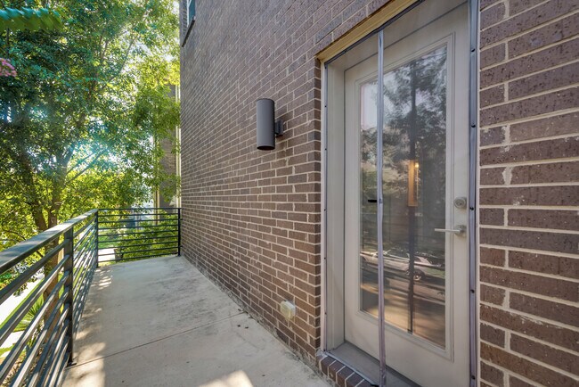 Building Photo - 5815 Bryan Pky
