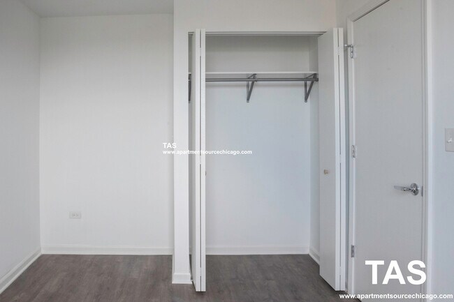 Building Photo - 940 W Winona St