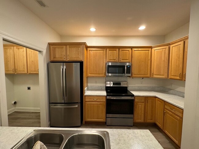 First floor kitchen - 2488 Ryerson Ct