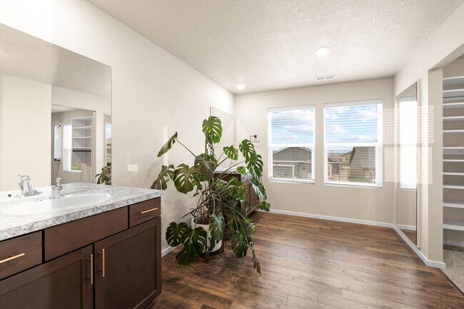 Building Photo - 2022 Built Charming 4-Bedroom Retreat with Scenic Views just 15 minutes west from downtown Spokane